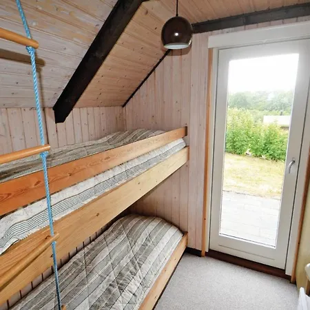 3 Bedroom Beautiful In Glesborg * Bønnerup Strand